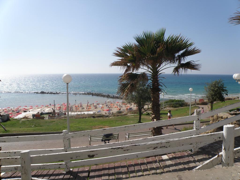 Spat Beach Bat Yam Exterior photo