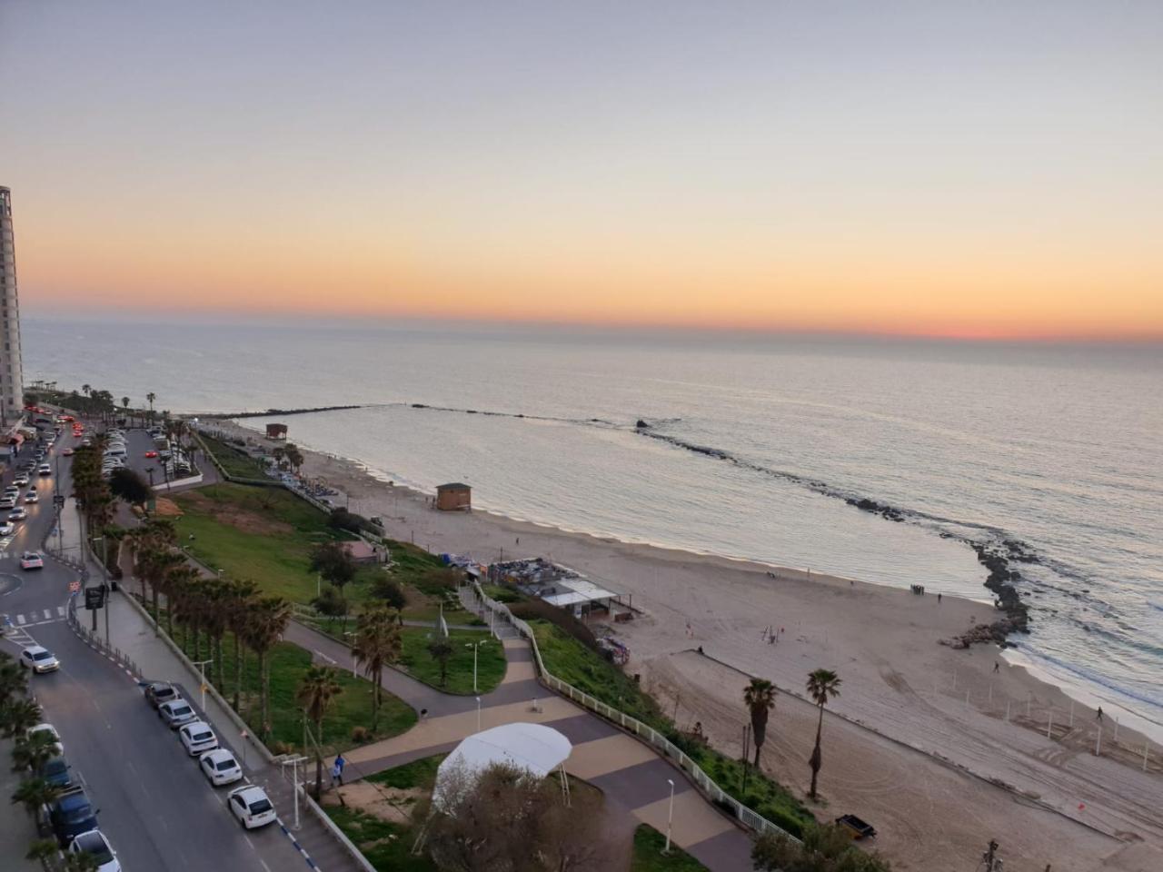 Spat Beach Bat Yam Exterior photo