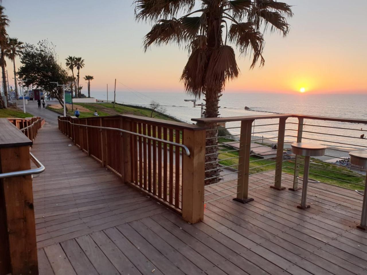 Spat Beach Bat Yam Exterior photo